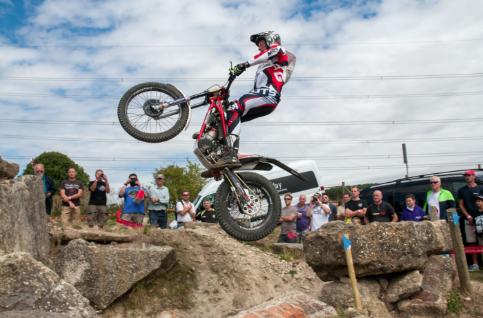 Alexz Wigg jump the gap !