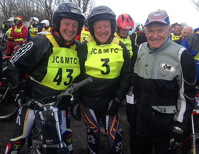 Steve Saunders, Mick Grant and Sammy Miller at the start